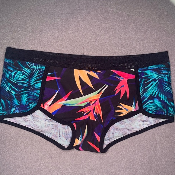 Victoria's Secret Panty Boy short Bird of Paradise Panties Tropical Print M NEW - Picture 1 of 11